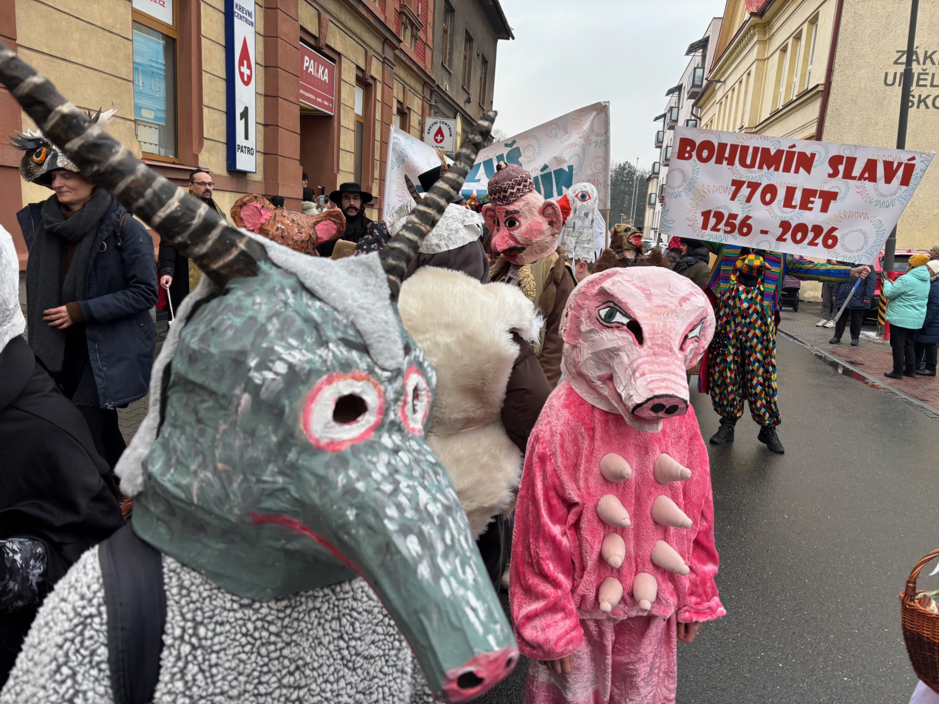 Bohumínem prošel masopust, stovky maškar zaplnily ulice města